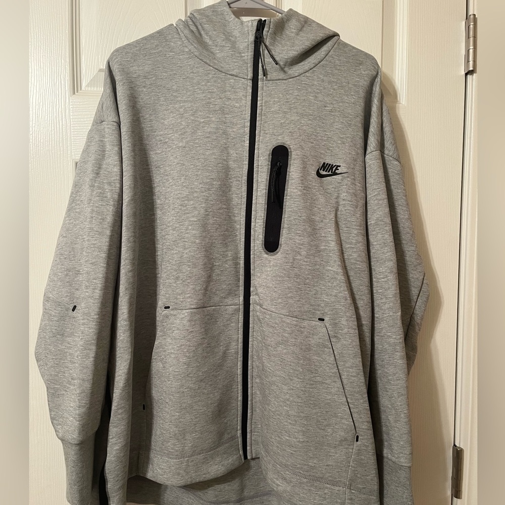 NIKE WOMENS TECH FLEECE SIZE XXL/MENS LARGE